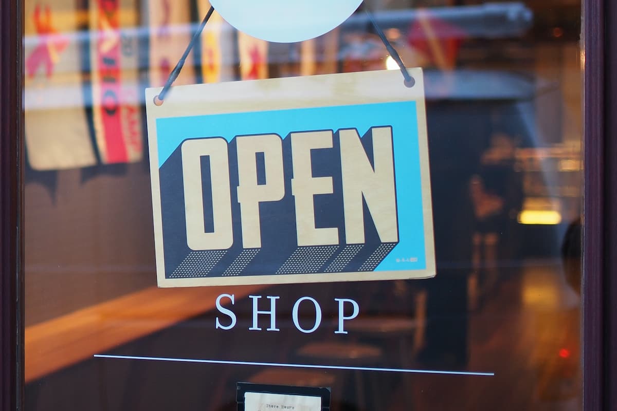 Una piattaforma chiavi in mano per gestire ecommerce e punti vendita
online.